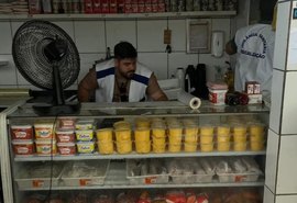 Vigilância Sanitária apreende 80 kg de produtos fora do prazo de validade no Jacintinho