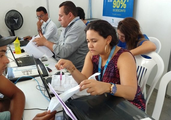 Casal oferece desconto de até 90% para quem sanar dívidas