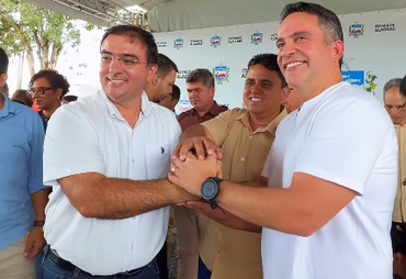 Paulo Dantas beneficia população de Junqueiro com entrega de pavimentação