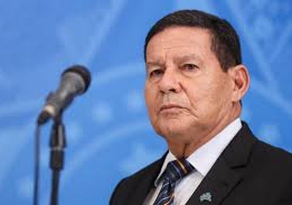 Mourão entra em isolamento após contato com servidor com coronavírus