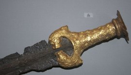 Bainha de espada dourada de 1.500 anos é encontrada na Noruega