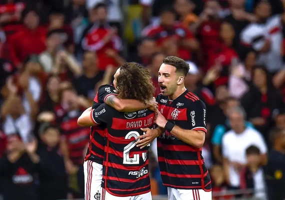 Flamengo derrota Cruzeiro para se isolar na ponta do Brasileiro