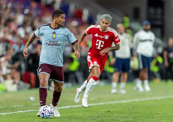 João Gomes faz primeiro gol com a camisa do Aston Villa em amistoso contra o Bayern