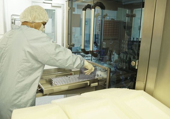 Fiocruz recebe insumo para 5,3 milhões de doses de vacinas