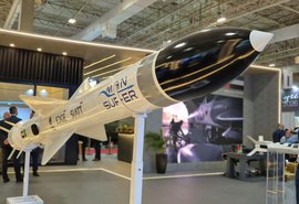 Marinha do Brasil apresenta míssil antinavio Mansup-ER durante a LAAD 2026