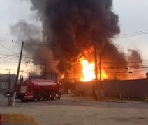 Prefeitura interdita vias após incêndio em fábrica de produtos químicos