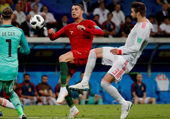Com recorde de CR7, Portugal empata com a Espanha em Sochi