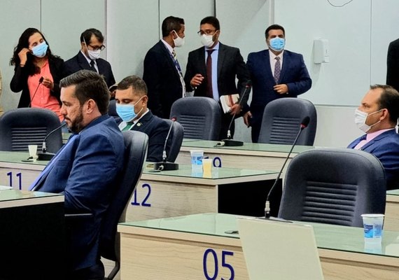 Vereadores gastam tempo para aprovar campanha contra o comunismo