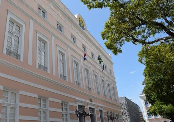 Deputados aprovam projeto que institui meia-entrada para professores em eventos culturais