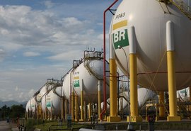 Gasolina e diesel ficam mais baratos neste sábado (1°) nas refinarias