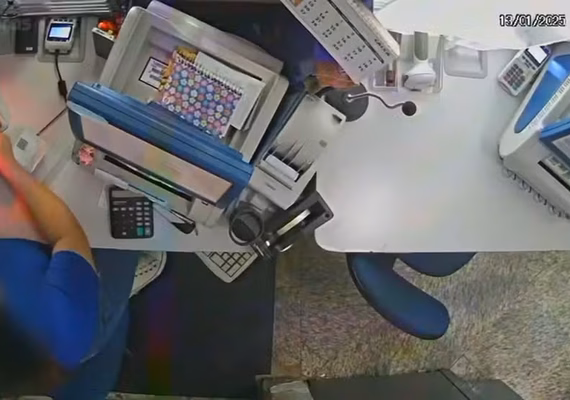 VÍDEO: funcionária de lotérica furta bilhete premiado da Mega-Sena no DF