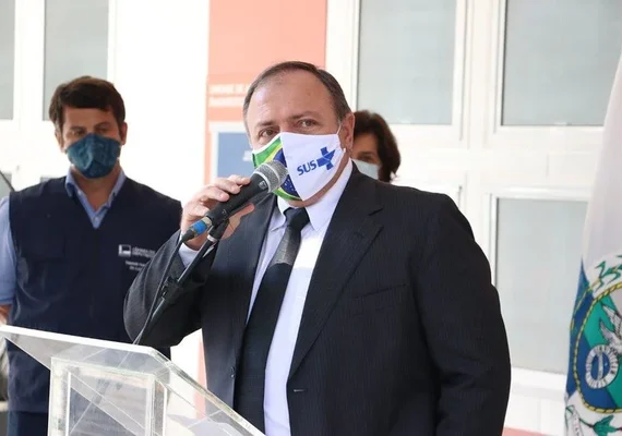 Ministro vai adquirir vacinas seguras contra a Covid