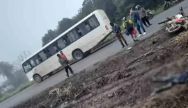 Trabalhador morre após colisão entre moto e ônibus em São José da Laje