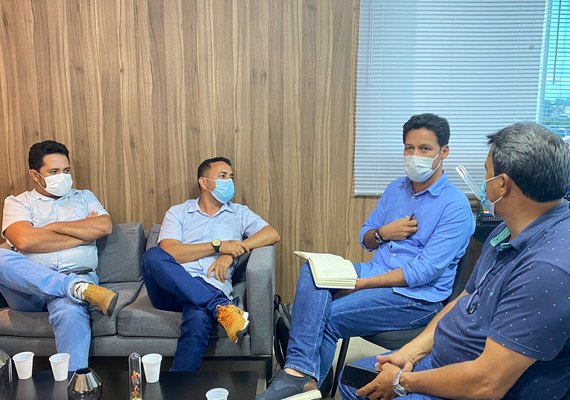 Unicafes Alagoas apresenta demandas da agricultura ao senador Rodrigo Cunha