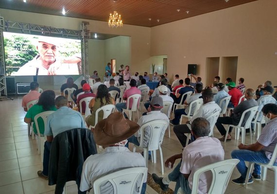 No município de Batalha, CPLA apresenta cooperativa de crédito aos produtores