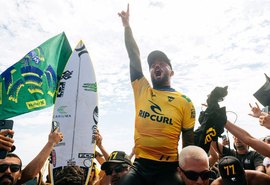 Filipe Toledo conquista bicampeonato mundial de surfe