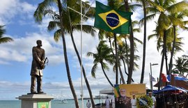Monumento em homenagem ao patrono da marinha é inaugurado na Ponta Verde