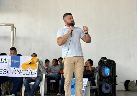 Delegado Thiago Prado palestra para adolescentes sobre violência nas escolas