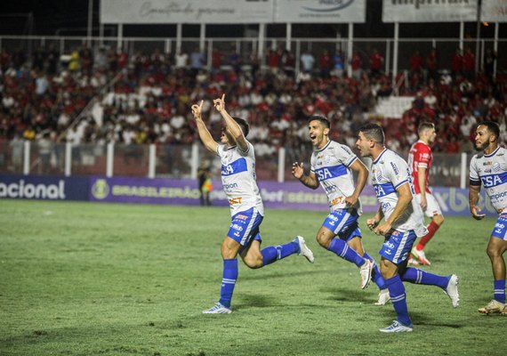 CSA bate o Vila Nova e conquista primeira vitória fora de casa