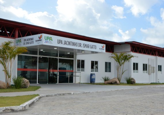 Homem é esfaqueado nas costas após discussão no Jacintinho