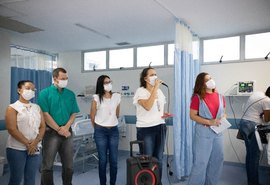 Hospital Metropolitano de Alagoas realiza cantata natalina para aproximar pacientes internados na Unidade de AVC e familiares