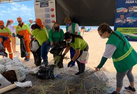 Ação da prefeitura de Maceió e Praia Limpa retira mais de 100 kg de lixo em Guaxuma