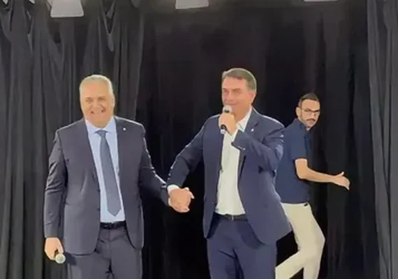 “Teremos novos tempos”, diz Gaspar após encontro com Flávio Bolsonaro