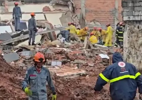 Prédio desaba e deixa cinco pessoas sob escombros em São Paulo