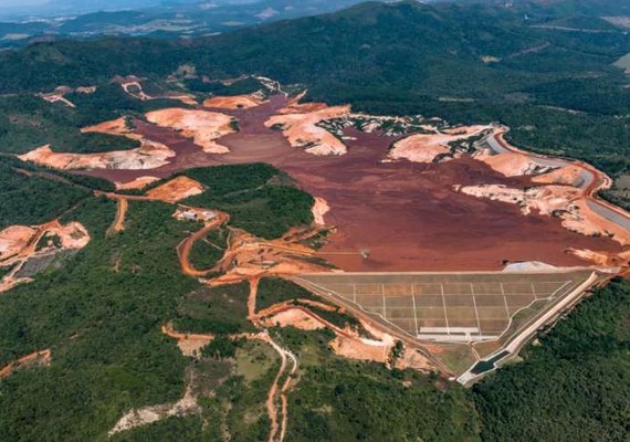 Bolsonaro aprova lei que muda regras sobre segurança de barragens