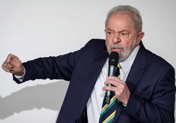 Lula faz criticas a Bolsonaro e fala sobre a estratégia eleitoral de Ciro Gomes