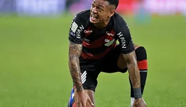 Léo Derik, do Athletico-PR, é condenado a 13 anos por estupro