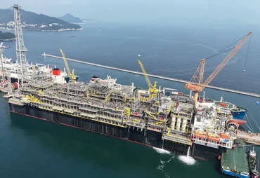 Petrobras antecipa plataforma e aumenta produção de petróleo no Brasil