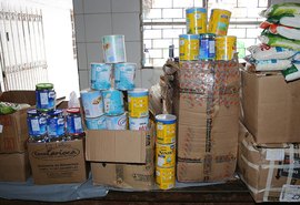 Presidente do TJAL entrega mais de 180 kg de alimentos para Lar Santo Antônio de Pádua