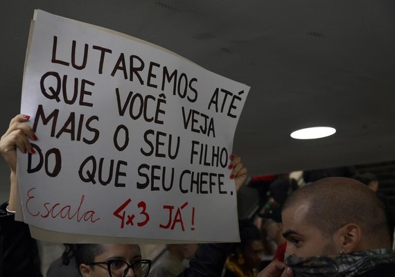 Pedido de vista adia votação sobre fim da escala 6x1 na Câmara