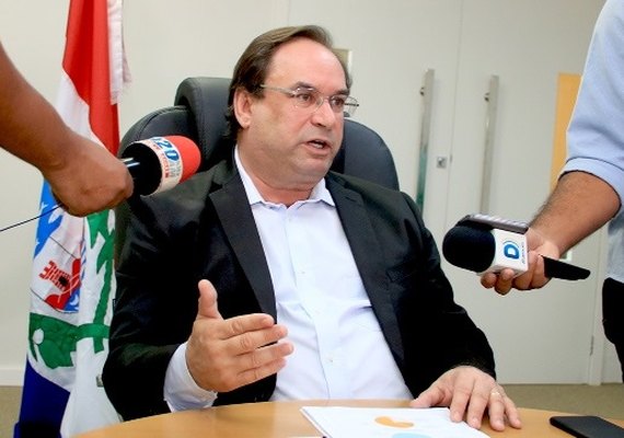 Em isolamento, vice-governador de AL faz teste de Covid-19