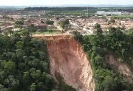 Cratera avança e ameaça casas, gerando medo em Rio Largo