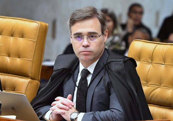 Mendonça autoriza PF a investigar repasses para filme sobre Bolsonaro