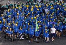 Brasil anima a Champs-Élysées na abertura dos Jogos Paralímpicos