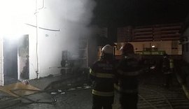 Incêndio atinge almoxarifado da Santa Casa, no centro de Maceió