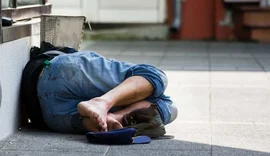 Homem é atacado a pauladas e sofre tentativa de homicídio no Centro de Maceió