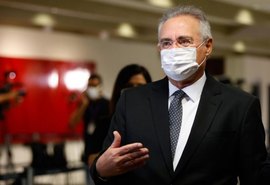 Renan Calheiros se emociona em debate com estudantes de Direito da PUC-SP