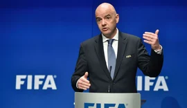 Presidente da Fifa reage a racismo contra Vini Jr. e cobra punições