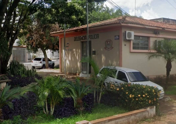 Homem tenta agredir companheira, erra e dá facada em filho de 5 meses
