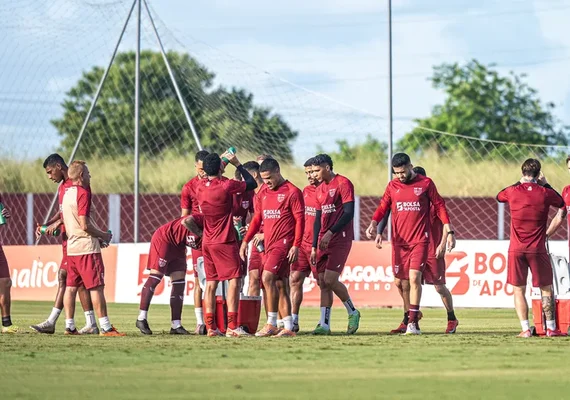 CRB treina para enfrentar Ponte Preta com indefinição na lateral-esquerda