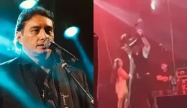 Cantor se revolta em show, joga violão no chão e abandona palco após defender Neymar