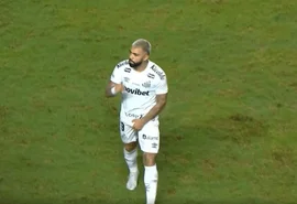 STJD suspende Gabigol por gesto obsceno contra torcedor na Vila