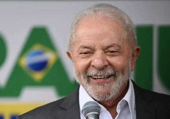 Pela terceira vez, Lula é empossado e se torna presidente do Brasil