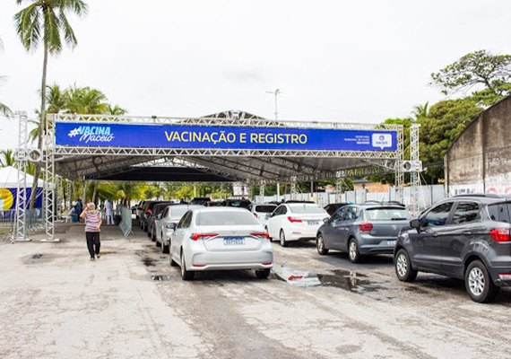 Maceió vacina profissionais da saúde a partir de 50 anos neste domingo (21)