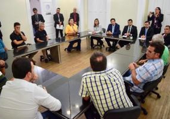Produtores pedem ajuda de deputados para conter crise na bacia leiteira