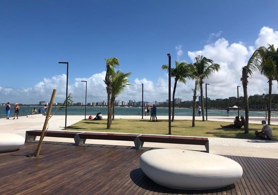 Marco dos Corais atrai centenas de pessoas e se consolida como ponto turístico em Maceió